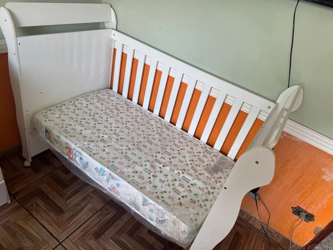 Berço com colchão 