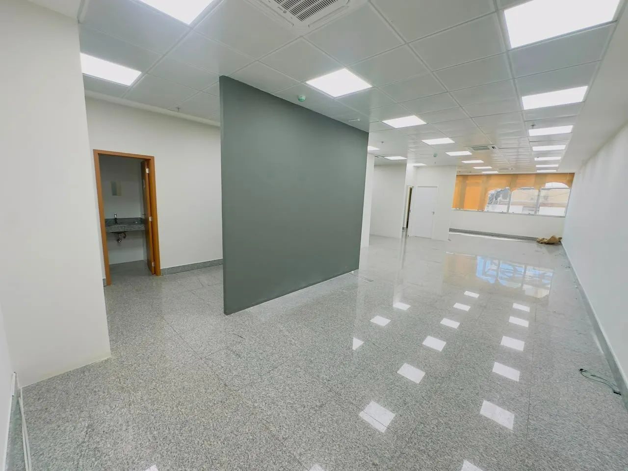 Sala Comercial de Alto Padrão para Locação | 115,32 m² | Edifício Santa Monica | SIA Trech - Foto 3