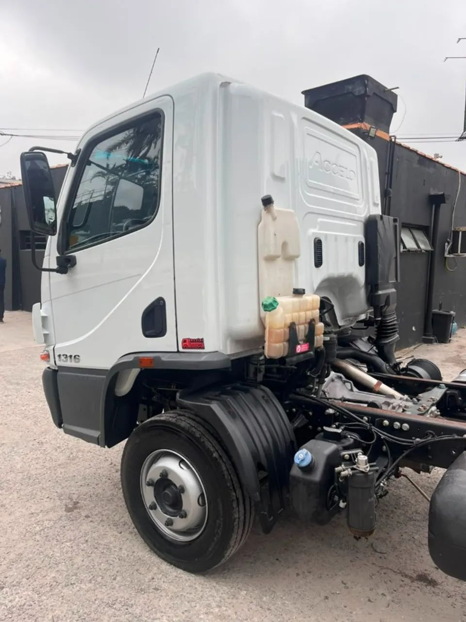 Mb Accelo 1316 2022 6x2  - Foto 4