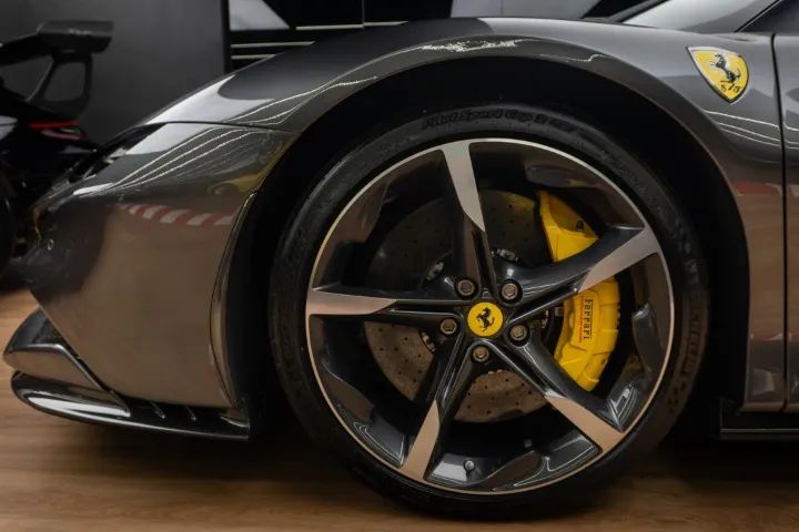Ferrari SF 90 STRADALE 4.0 V8 Bi-Turbo (Híbrido), foto 5 de 18