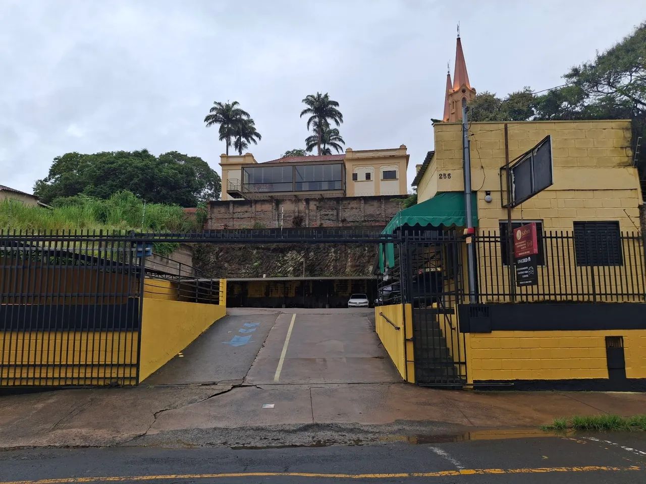 Estacionamento em frente a Unimed no Centro.  - Foto 2