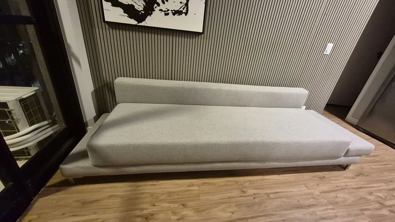 VENDO SOFÁ 2,60 m - Minimalista Cinza Claro - Foto 3