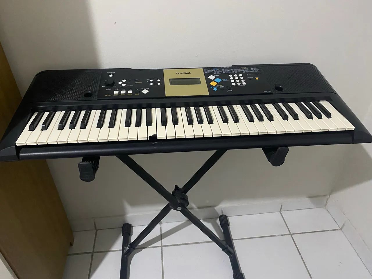 Vendo Teclado Yamaha -YPT-220  - Foto 3