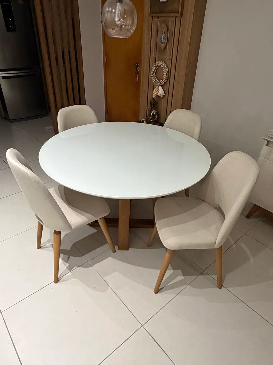 Mesa sala de jantar redonda com 4 cadeiras  - Foto 4