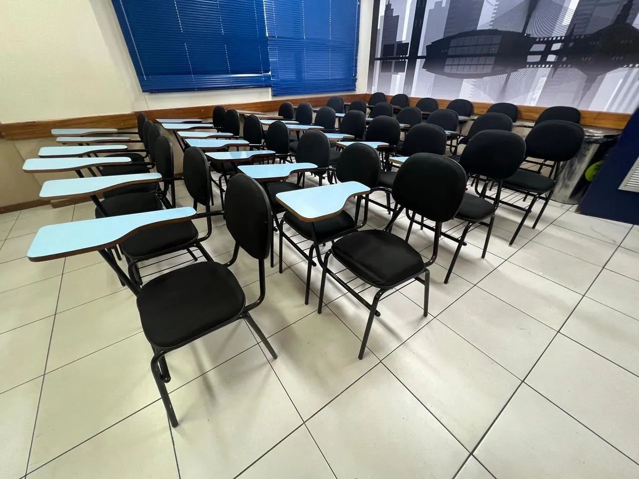 Cadeira escolar preta  - Foto 3
