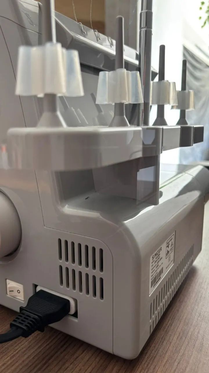 Máquina Costura Singer Overlock Heavy Duty completa na caixa poquíssimo usada - Foto 2