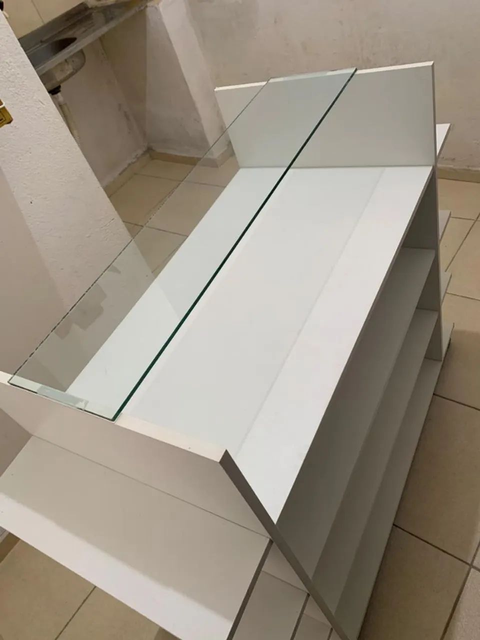 Ilha de MDF e Vidro para Loja - Foto 4