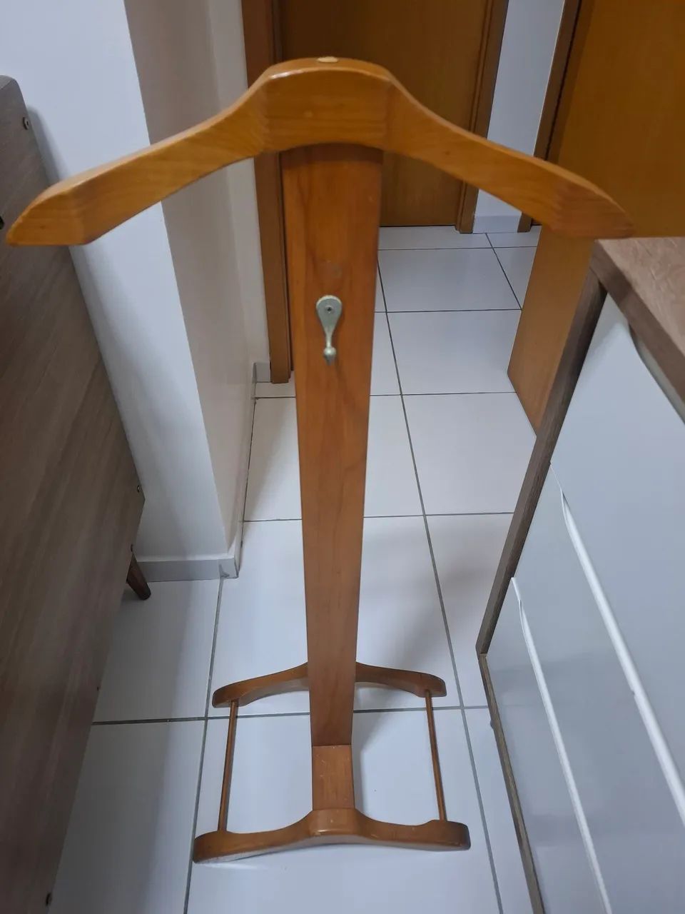 Mancebo cabideiro de terno 