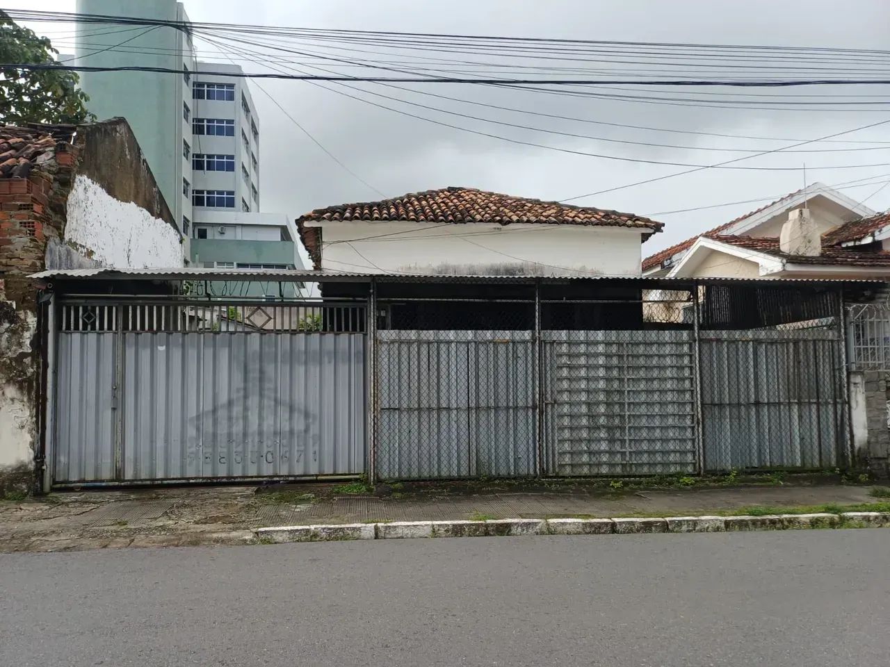 alugo casa no centro