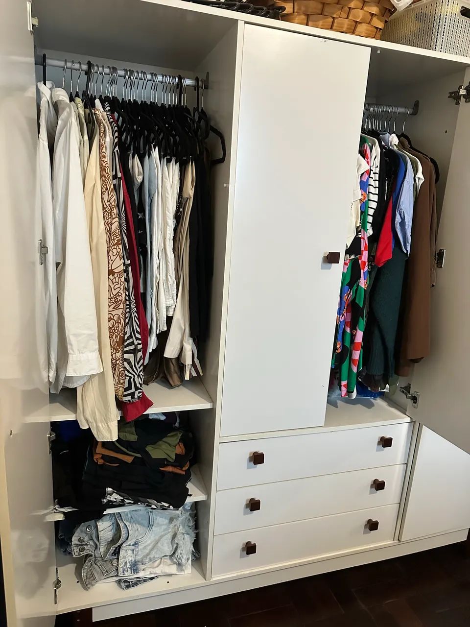 Guarda roupa Branco com 4 portas e 2 gavetas em MDF - Foto 4