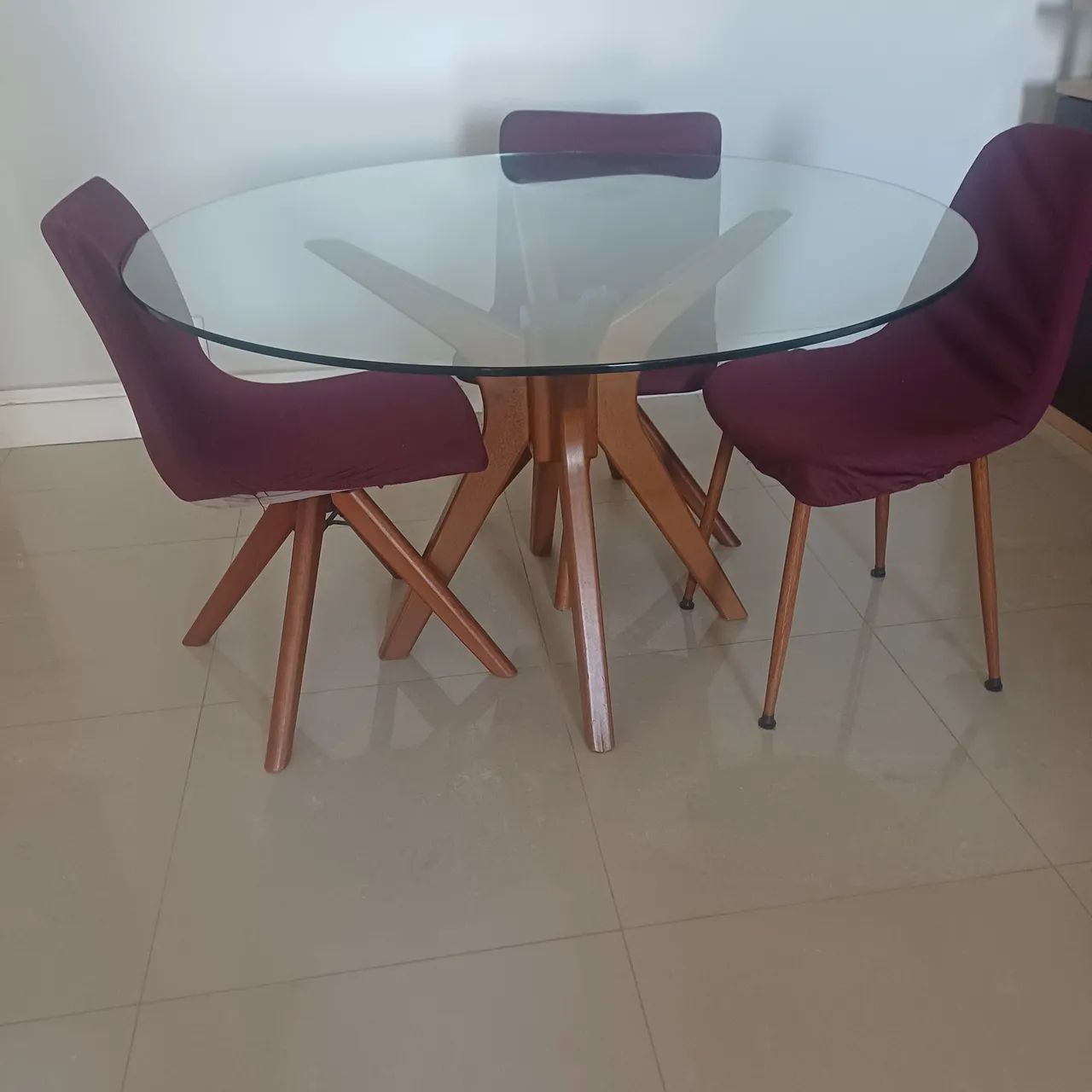 Mesa Pampulha redonda, base e tampo