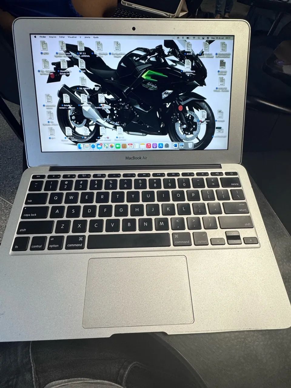 Vendo MacBook Air 2013 impecável.
