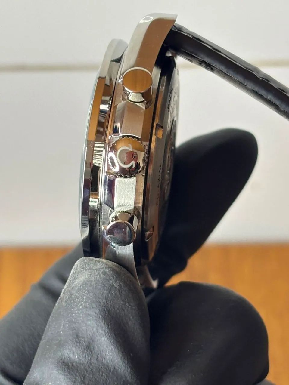 Relógio Omega Speedmaster cronógrafo em couro - Foto 2
