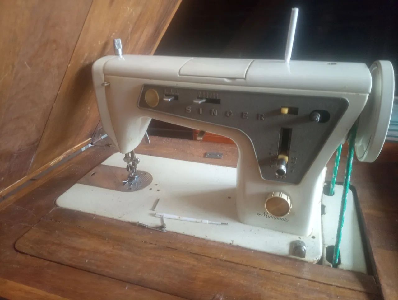 Máquina Singer antiga funciona perfeitamente raridade! - Foto 2