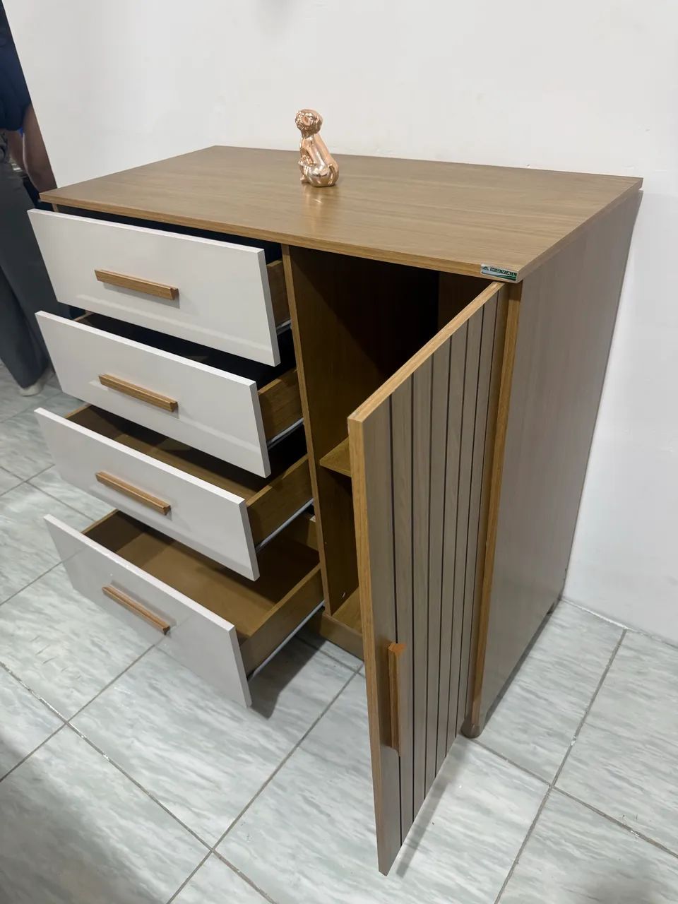 Cômoda de 4 gavetas 1 portas 100% MDF nova disponível  - Foto 4