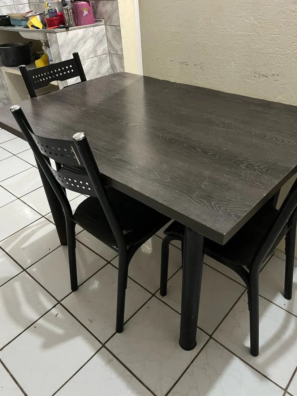Mesa de jantar com 4 cadeiras