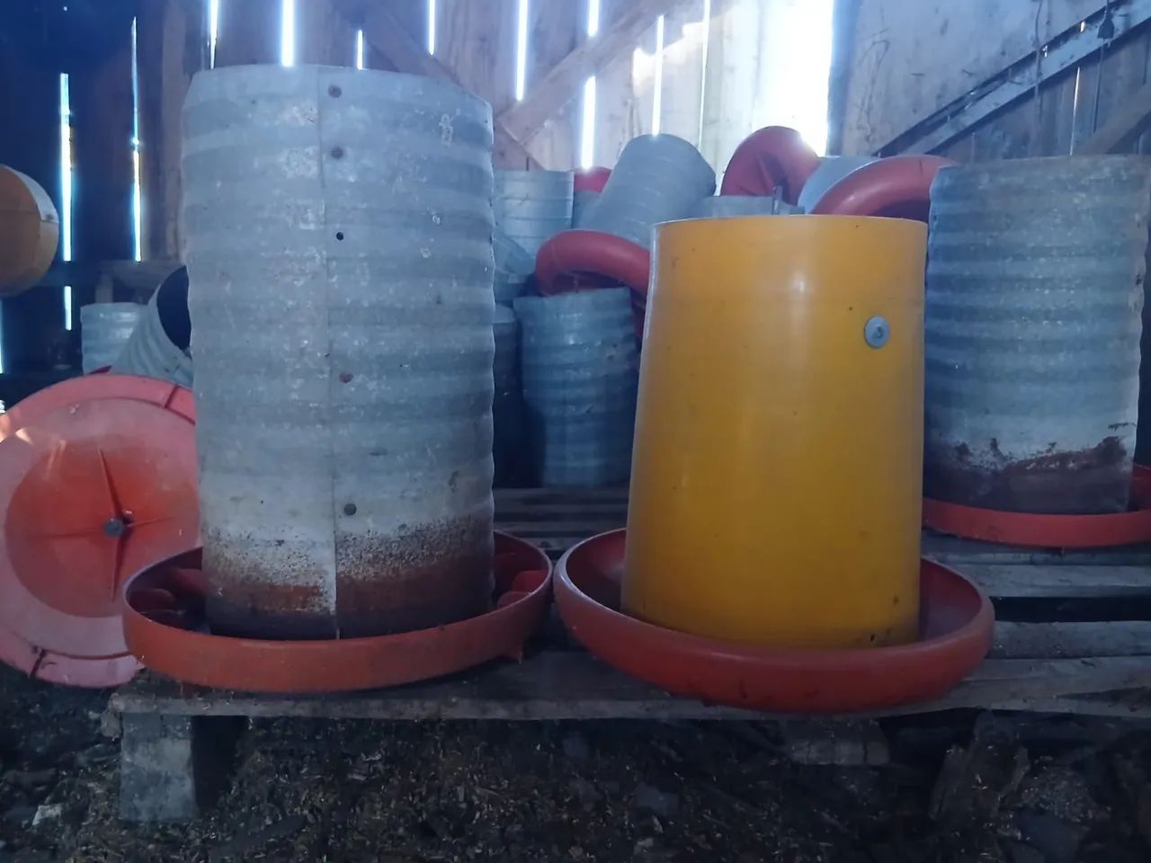 COMEDOURO TUBULAR PARA FRANGO - QUALIDADE E ECONOMIA!