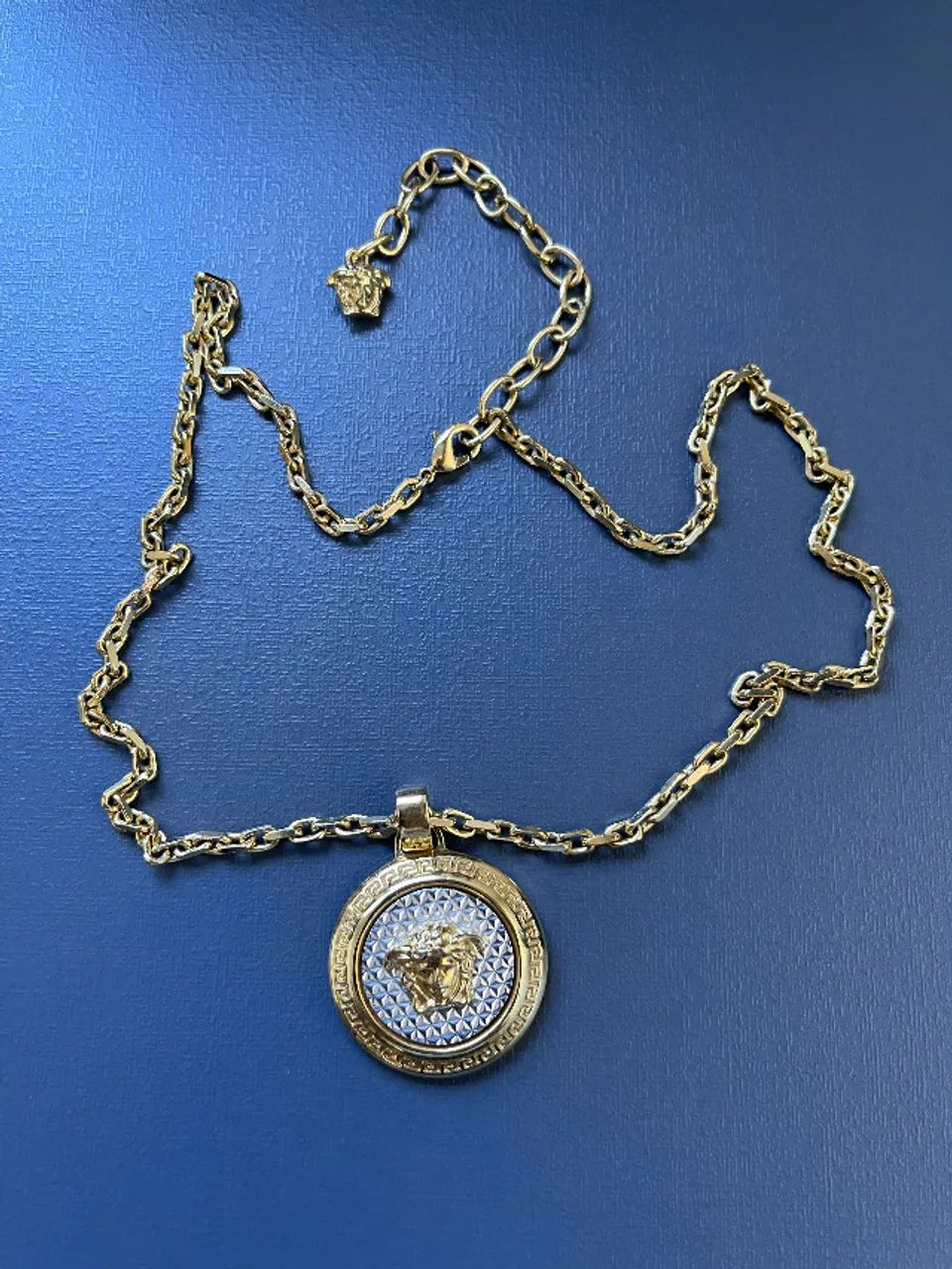 Cordão Versace Medusa pendant necklace