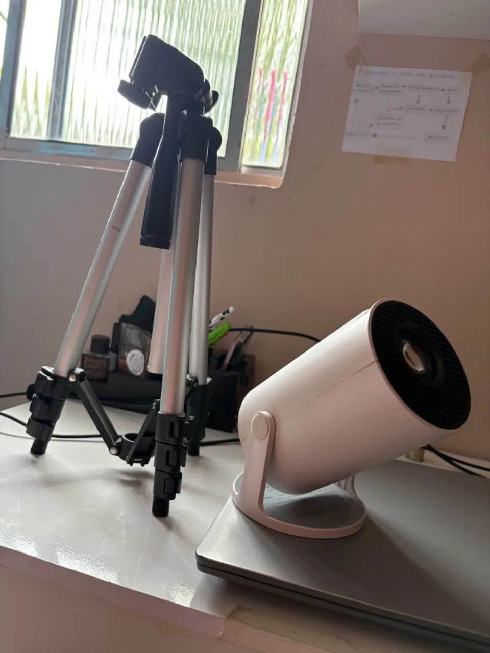Kit projetor hy300 com tripé - pouco tempo de uso