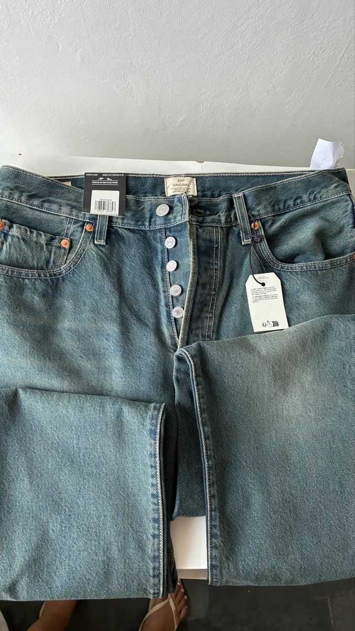 Jeans feminino Levis 501  - Foto 4
