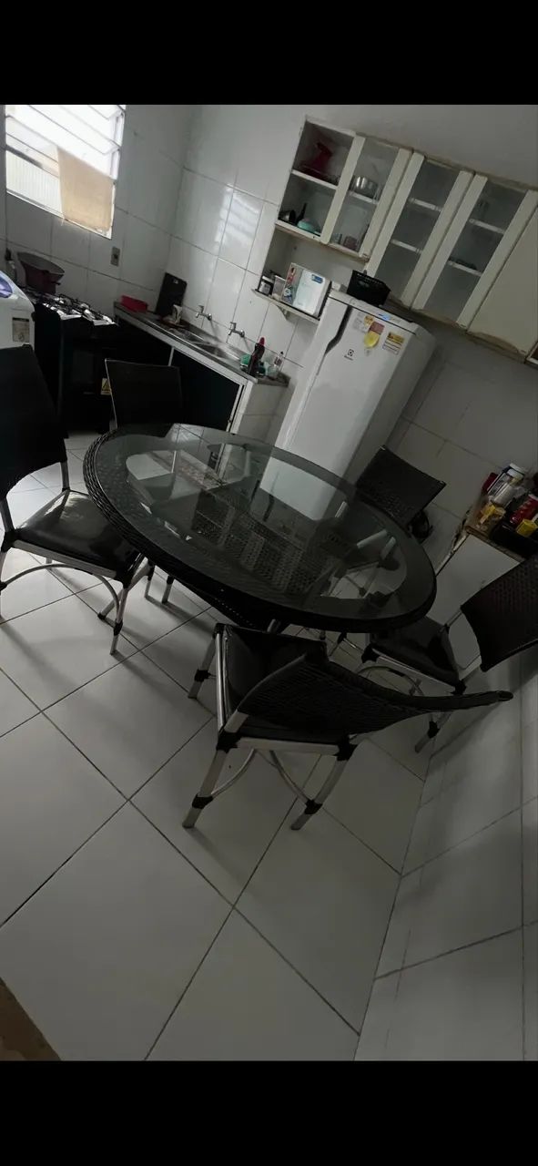 Mesa de Varanda com Tampo de Vidro + 5 Cadeiras - Foto 2