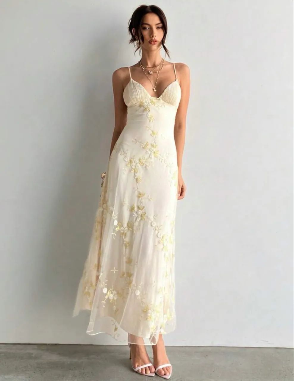 Vestido branco bordado  - Foto 2