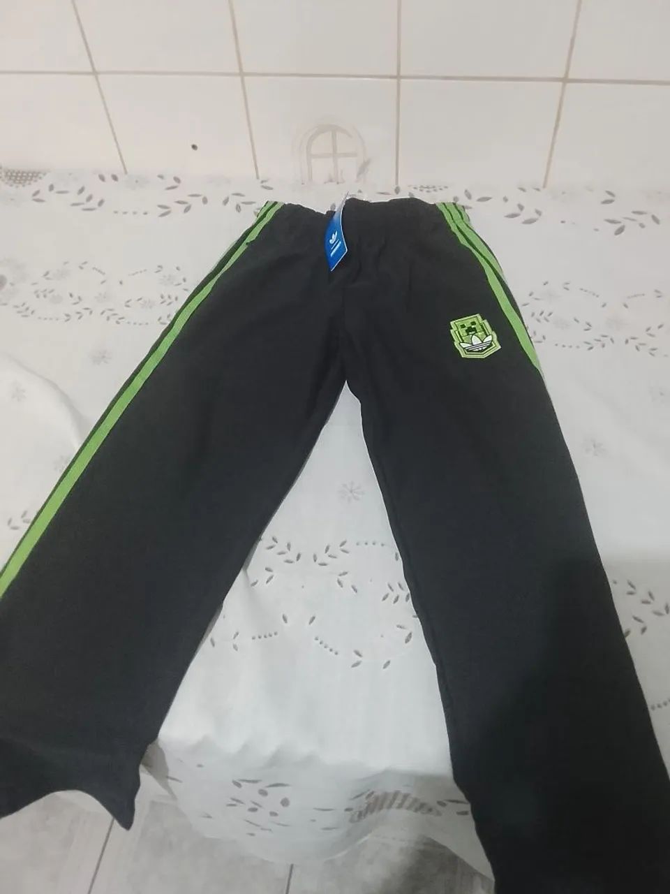 Calça wide leg pants da Adidas JW7729
