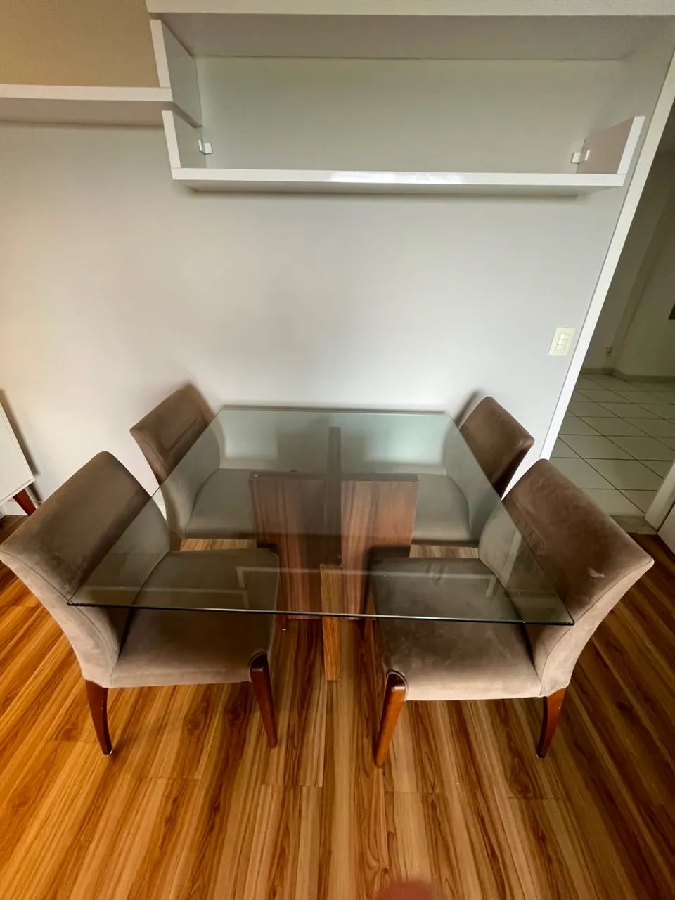 Mesa com tampo de vidro + cadeiras - Foto 2