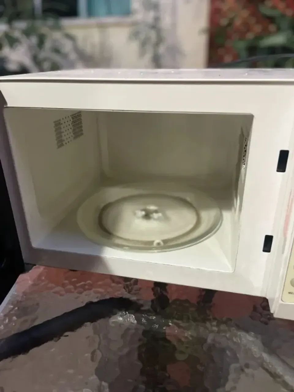 Microondas Electrolux 27L - com defeito - Foto 4