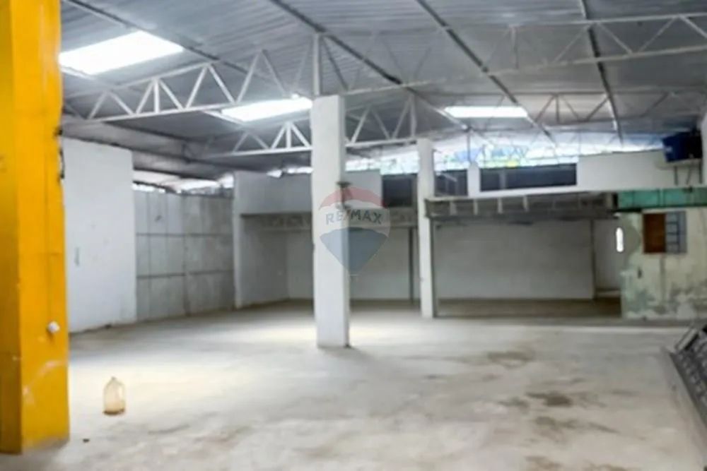 Loja com 300m2 e pé direito de 4,9m para locação no bairro Monte Castelo - Foto 4