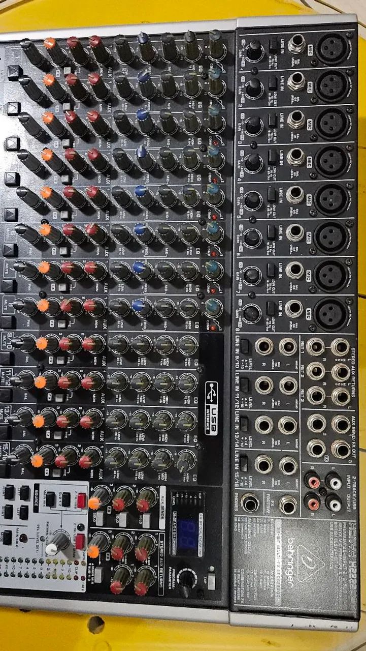 Mesa de som Behringer Xenyx X2222USB - Foto 4