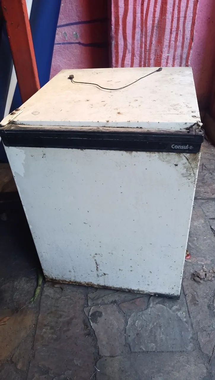 Frigobar Consul 50 litros , tem que colocar gás e tomada