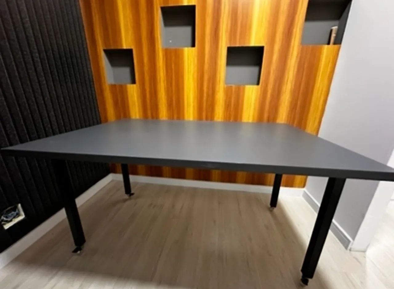 Mesa de podcast - Foto 3