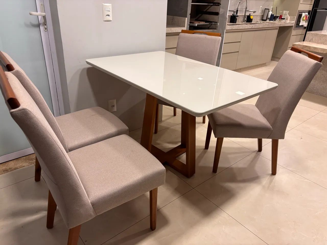 Mesa 1,20 m x 90 cm + 4 cadeiras lindas!!! - Foto 4