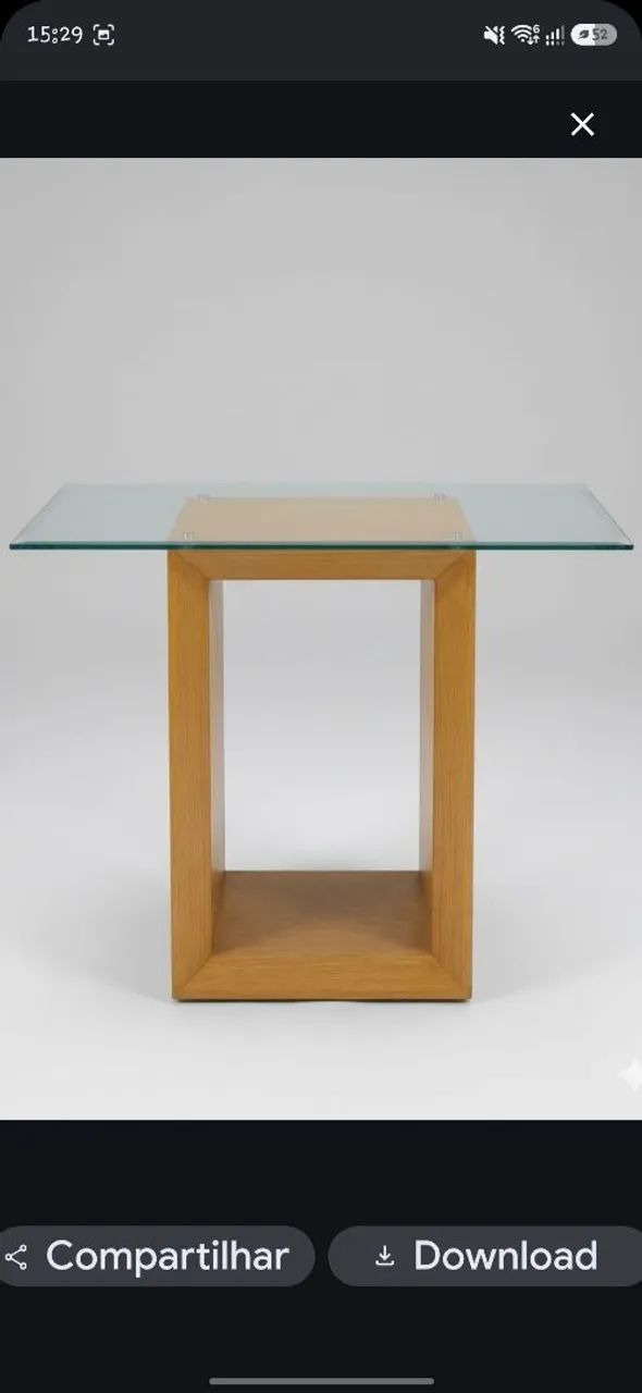 Mesa de madeira maciça e vidro