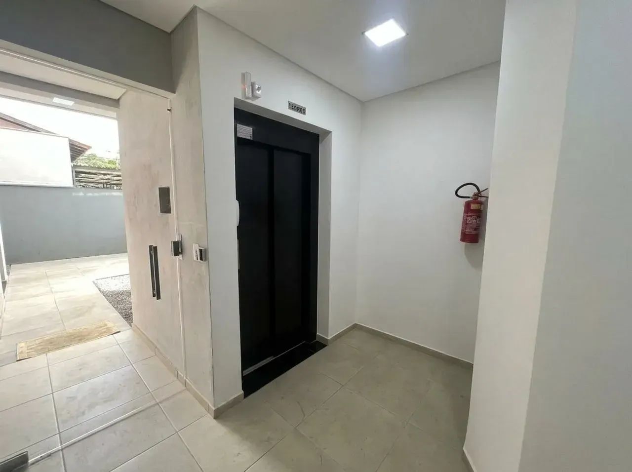 Apartamento no Bairro Aventureiro com 02 Quartos - Foto 2