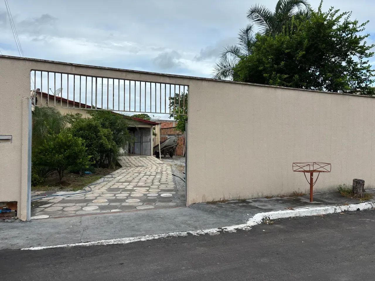 CASA EM ARUANÃ-GO / 02 QTS - LOTE: 403m2 - Foto 2