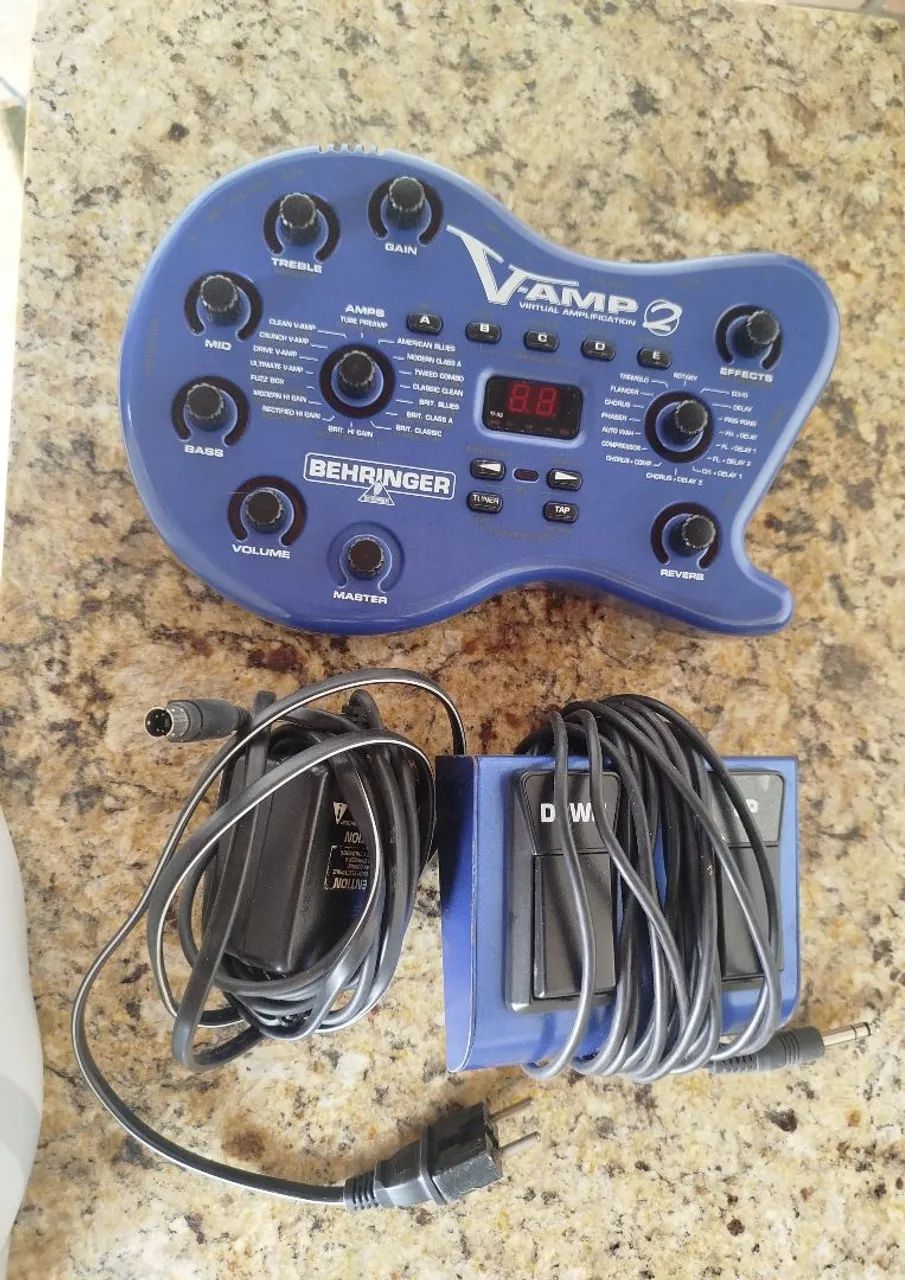 Pedaleira Behringer v-amp