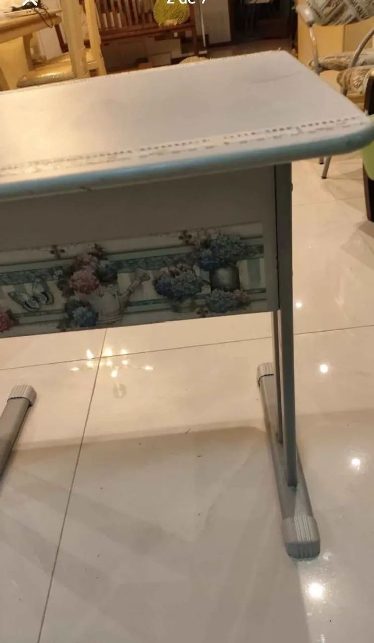 Mesinha com pés metálicos  - Foto 5