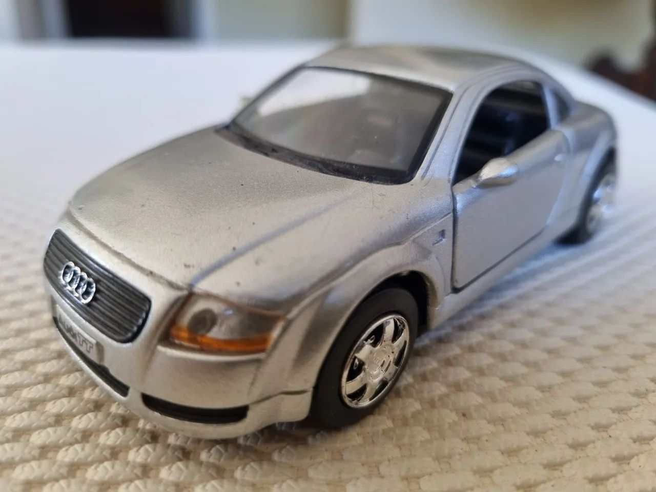 Carrinho Miniatura Audi TT Coupé Cinza Kinsmart - Foto 3