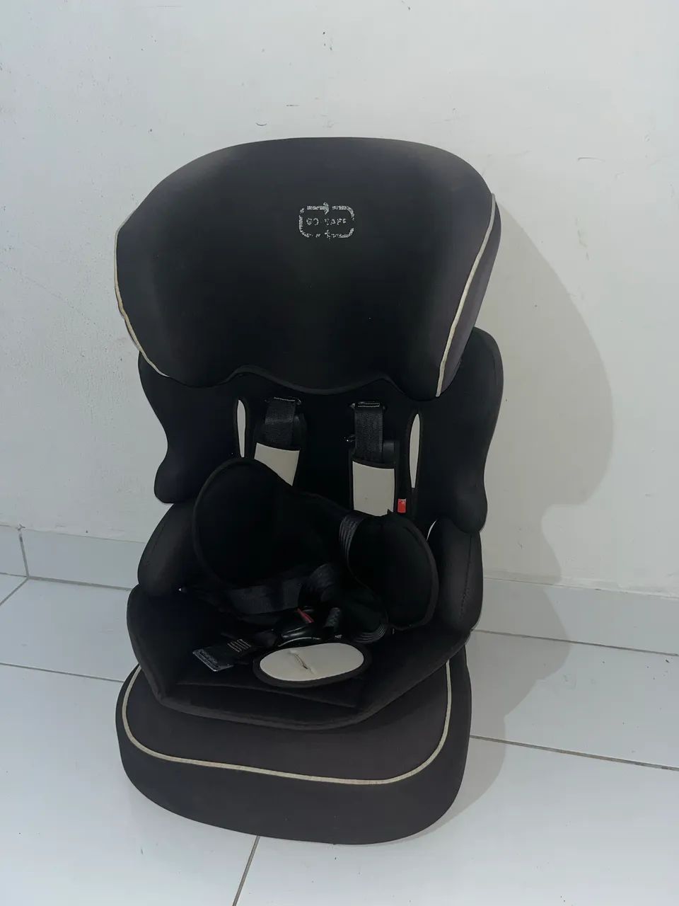 Vendo cadeirinha infantil para carro 2 em 1, assento elevação. 