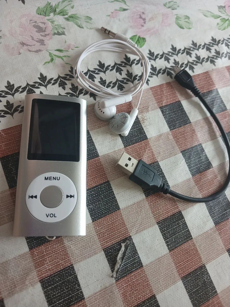 Mp3 com fone e cabo de carregador - Foto 2