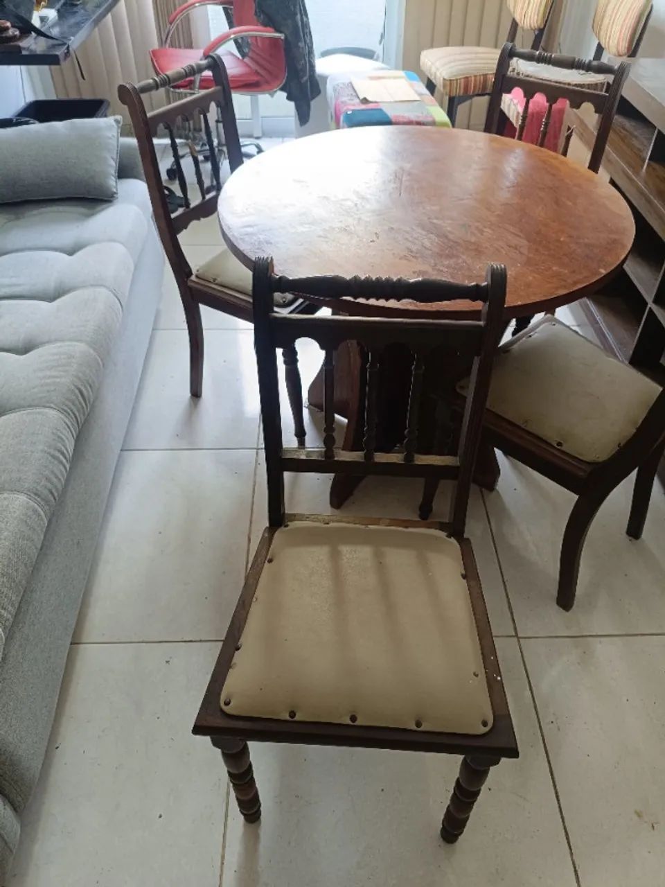 Mesa com 4 cadeiras 