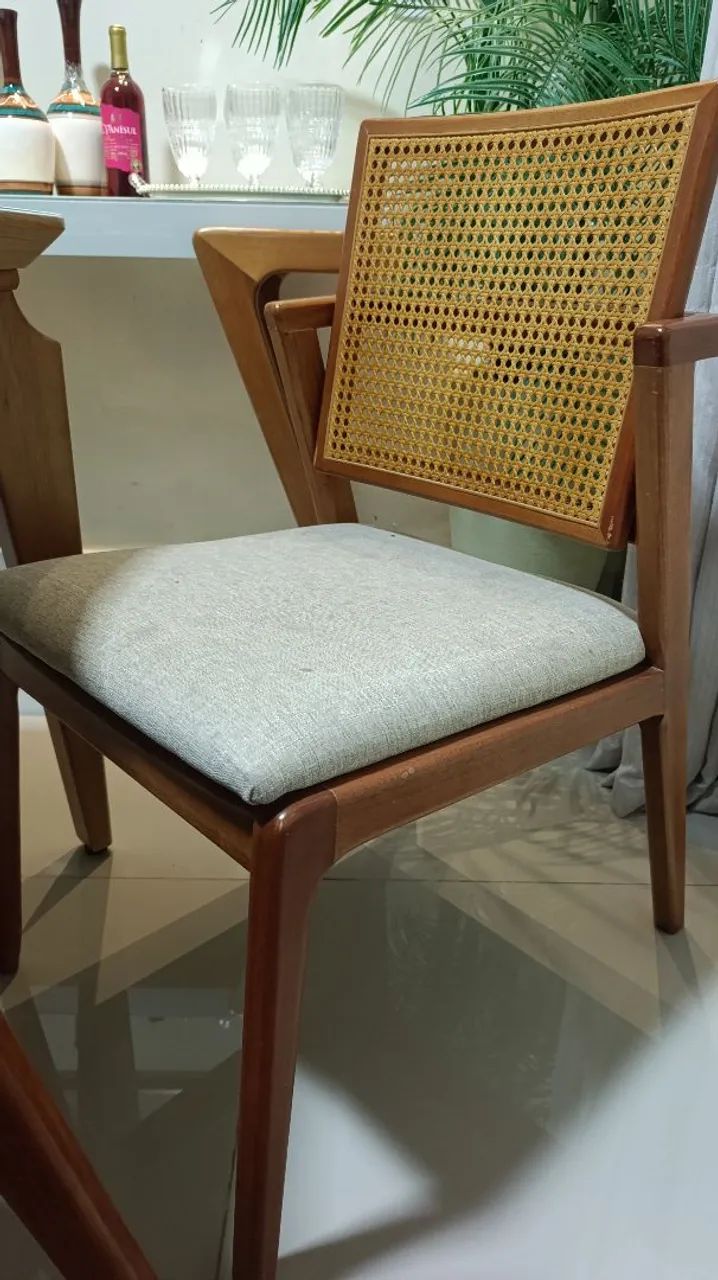 Vendo Mesa Com 6 Cadeiras De Madeira  - Foto 5