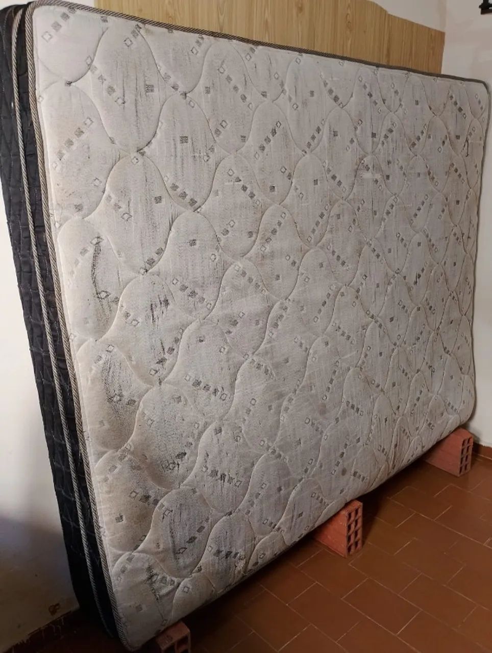 Colchão CASAL QUEEN SIZE EM ÓTIMO ESTADO 