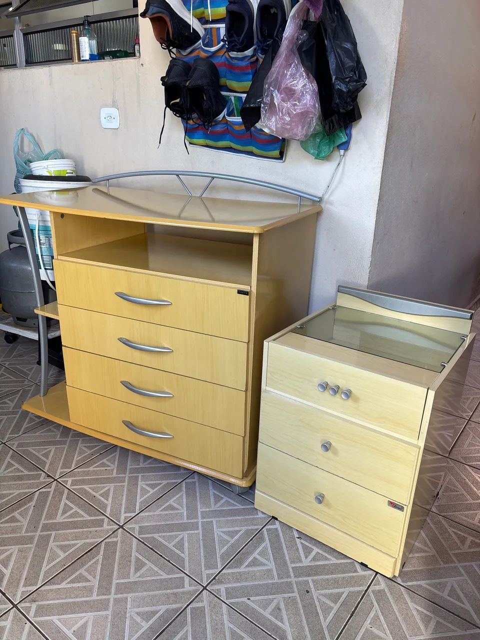 Cômoda e mesa de cabeceira