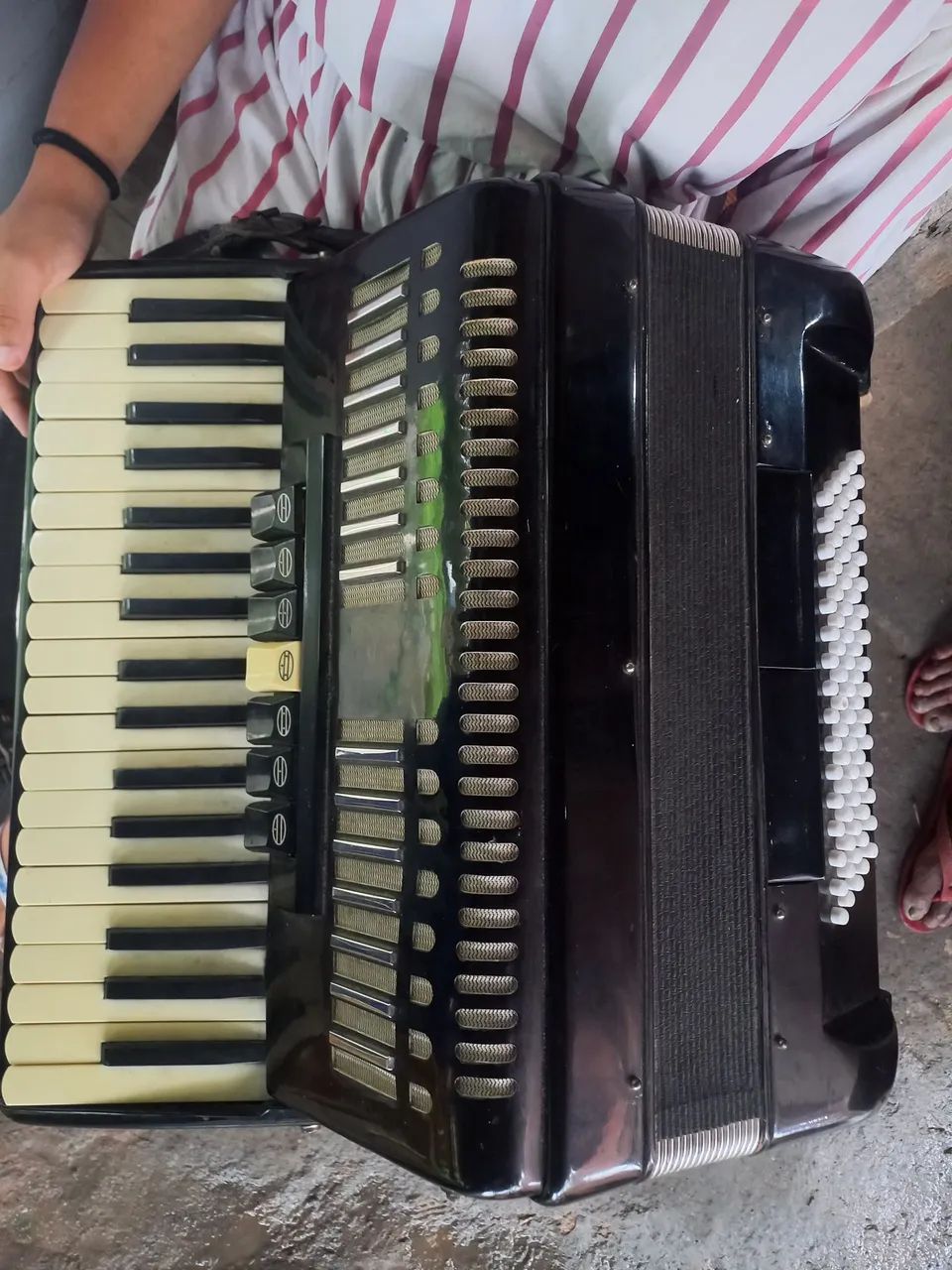 Vendo acordeon em ótimo estado  - Foto 3