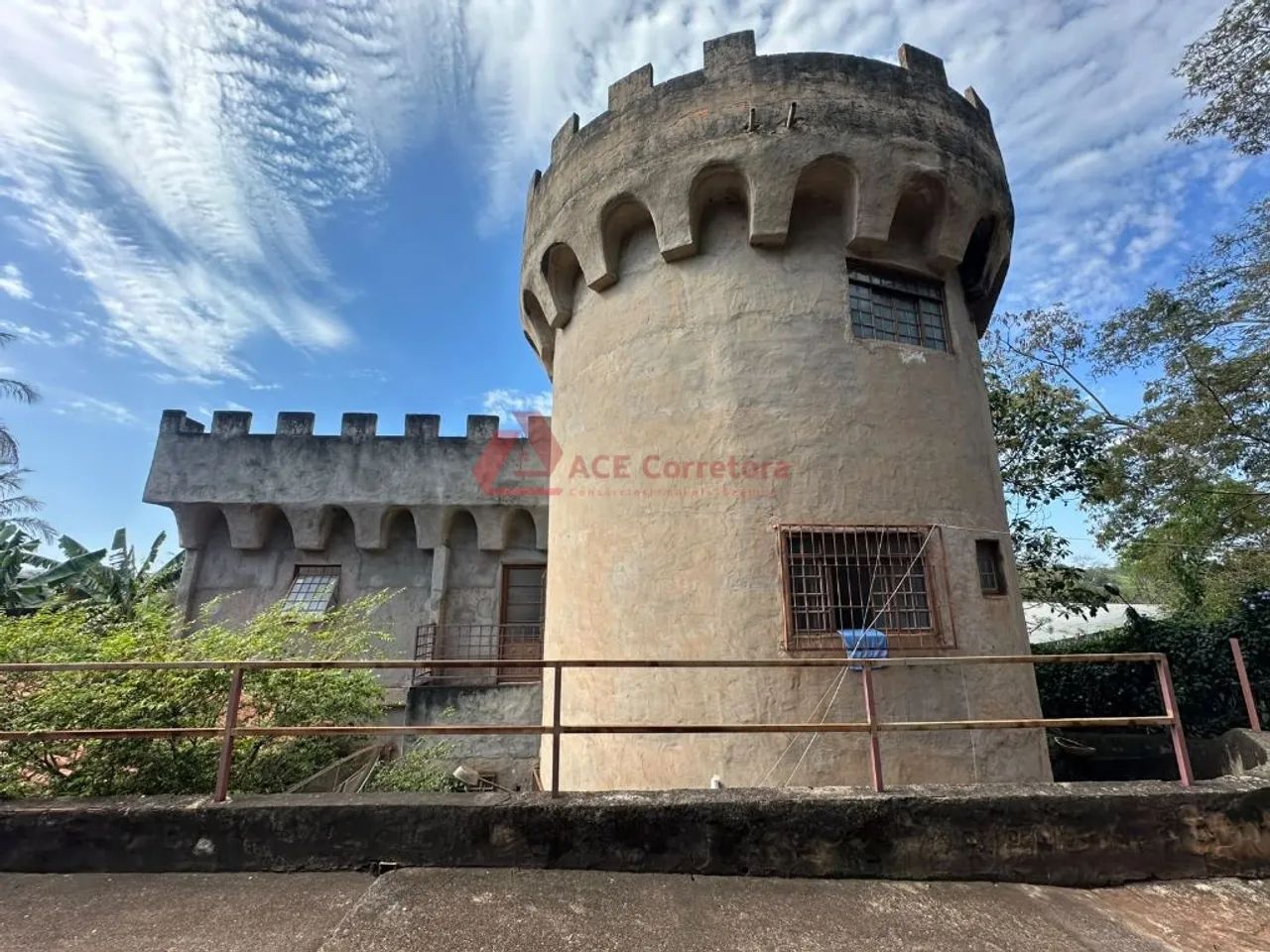 Casa Estilo Castelo com 5 Dormitórios, Piscina e Mirante - Foto 3
