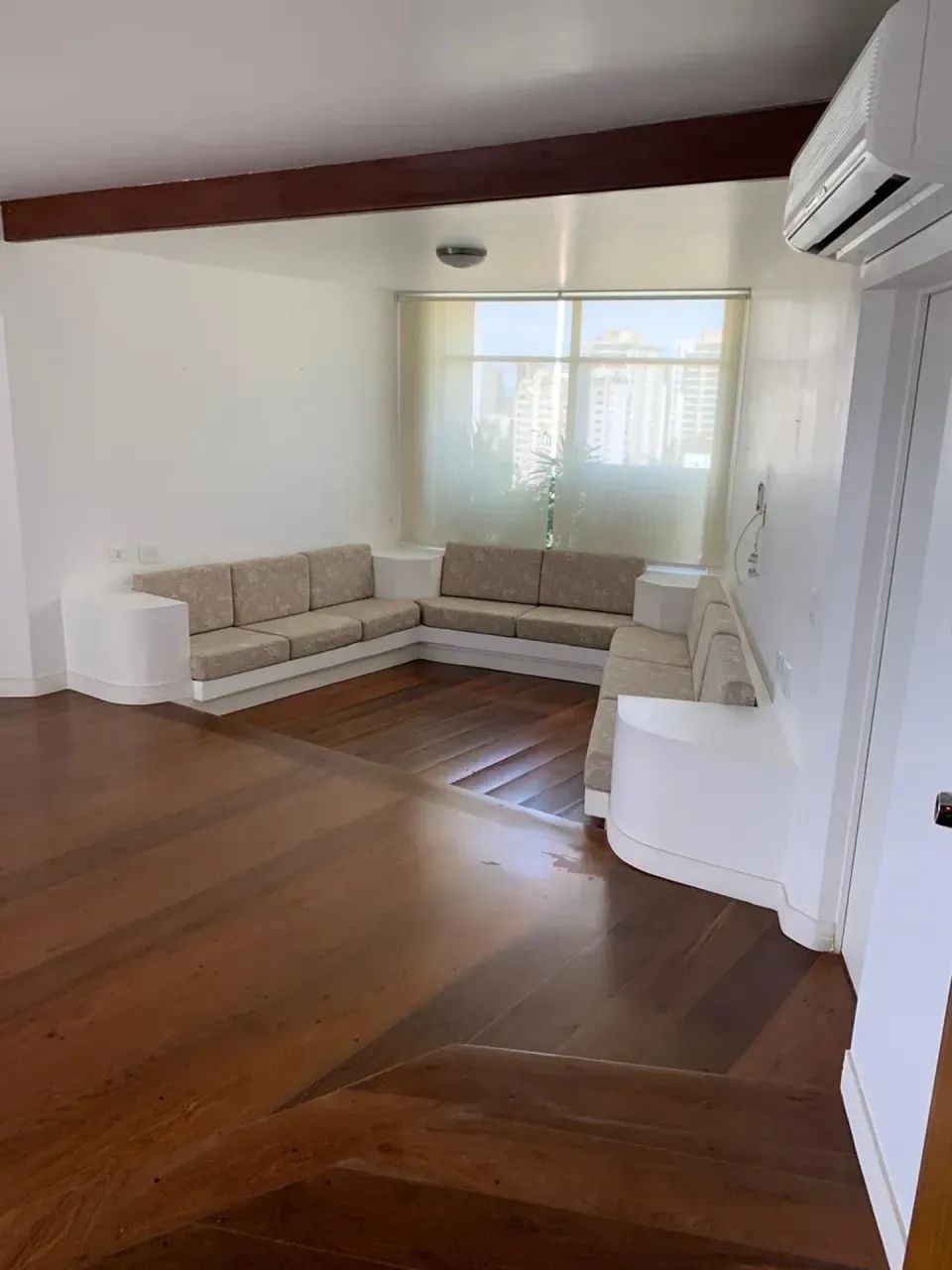 Apartamento de 3 dormitórios, Ed. Van Der Rohe