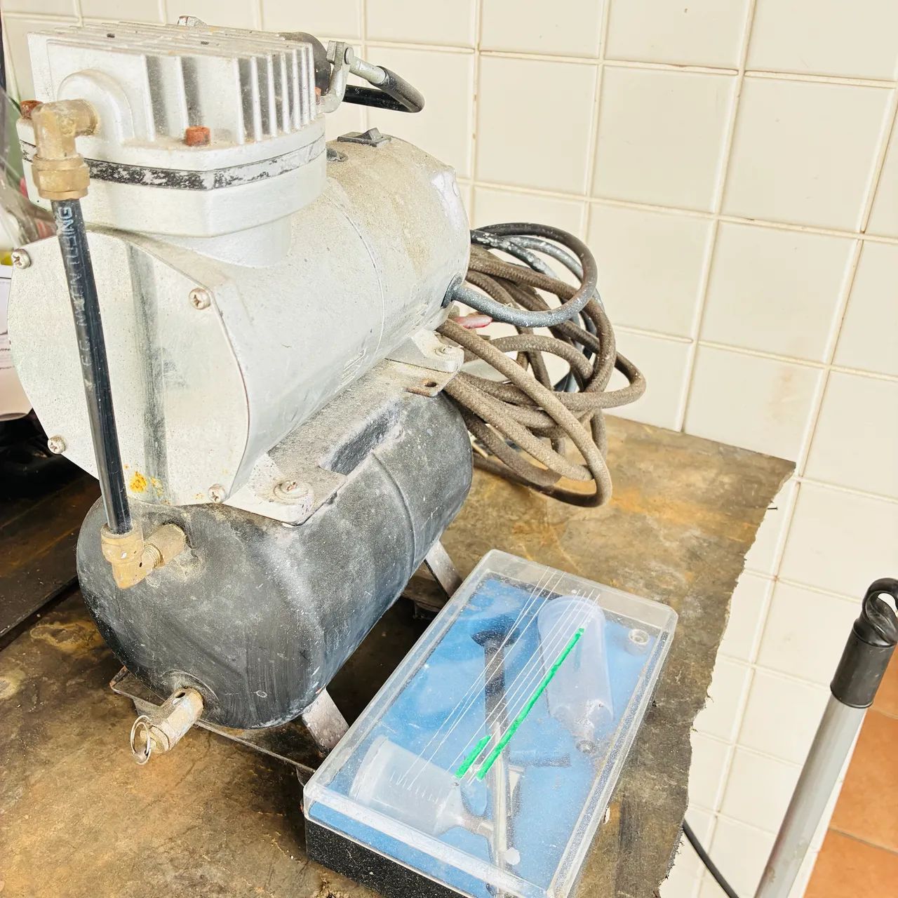 Mini compressor para aerografo com cilindro